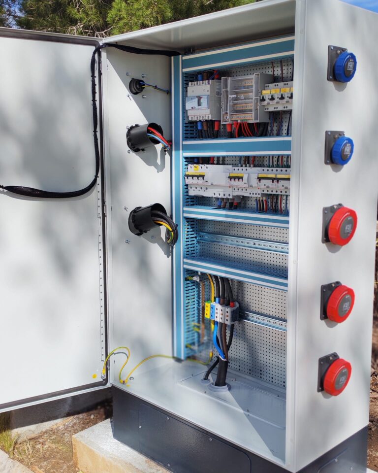 Installation d&rsquo;un coffret forain à Saint-Mandrier (83)